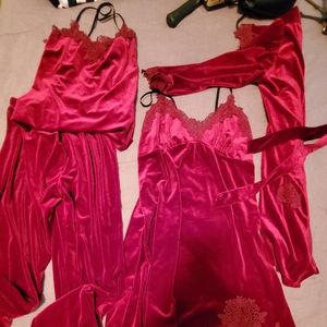 Ladies velvet lounge/ sleep ensemble